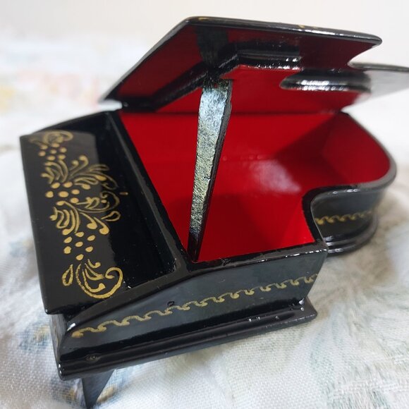 Ukrainian Hand-Painted Wooden Grand Piano Trinket Box - Picture 5 of 9